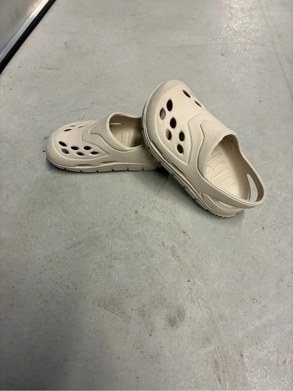 Kids Lightweight Slip-On Clog in Cream